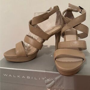 Rockport Tan strapped Sandals Sz 6 Never Worn